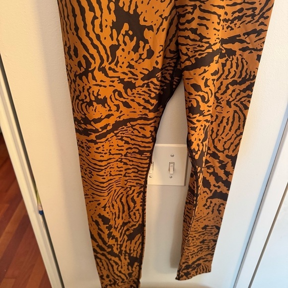 MONTCE Tigre Wide-Band Leggings - Picture 6 of 8